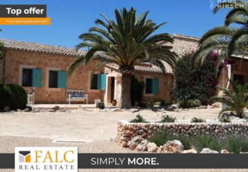 [COVER] Blick auf Eingang Finca