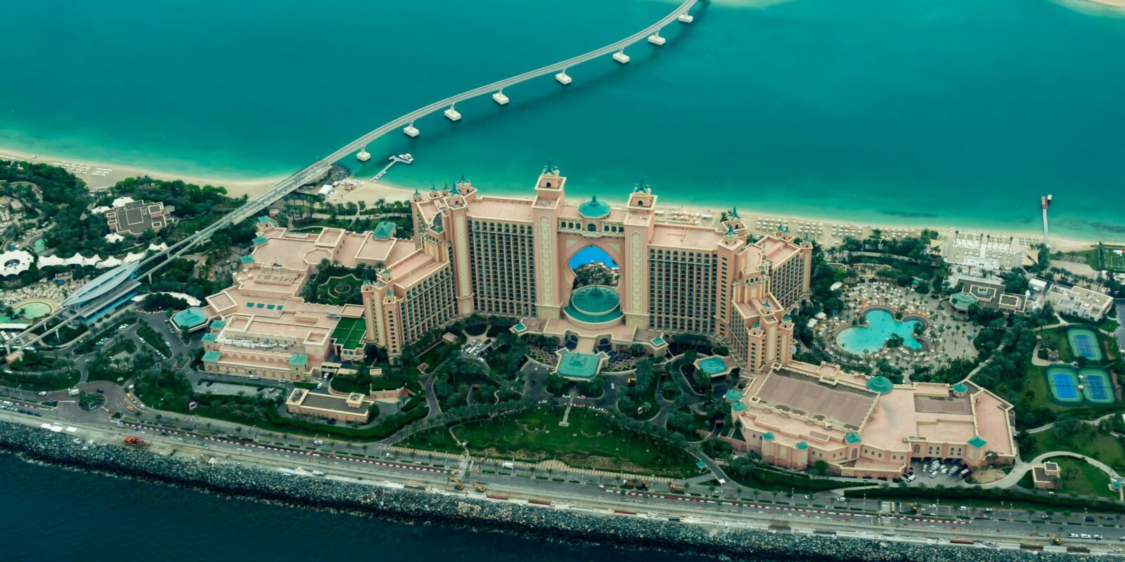 christoph-schulz-wJ6xyh1YMxU-unsplash