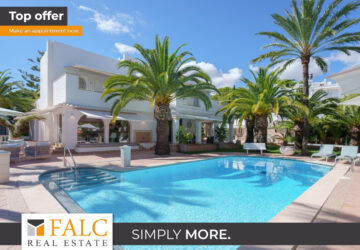 [COVER] Luxuriöse Villa