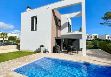Pool mit neuer Umrandung