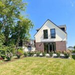 Hausansicht - Gartenbeispiel