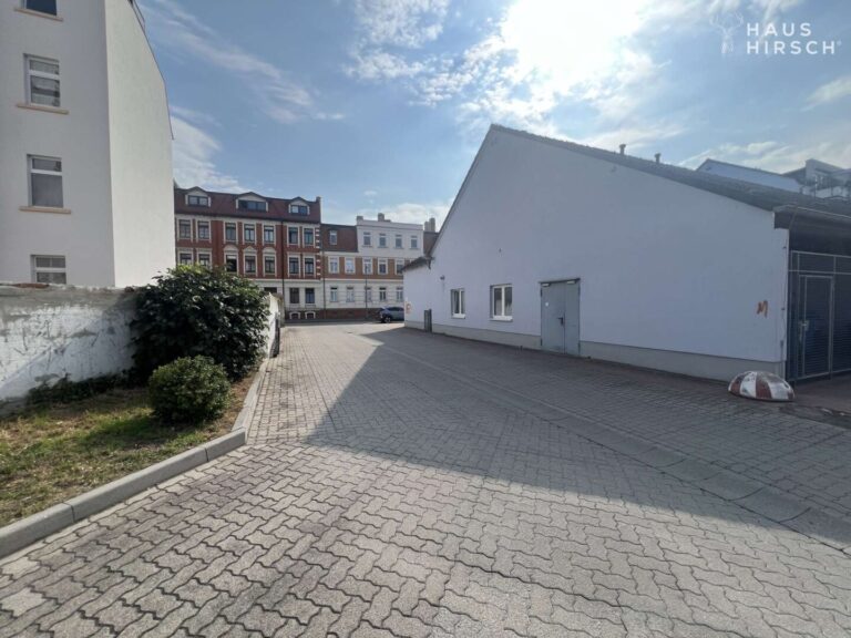 Einfahrt auf Parkplatz