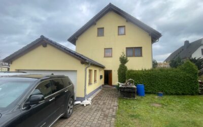Haupteingang Und Garage
