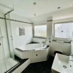 Bad Mit Wanne U. Dusche