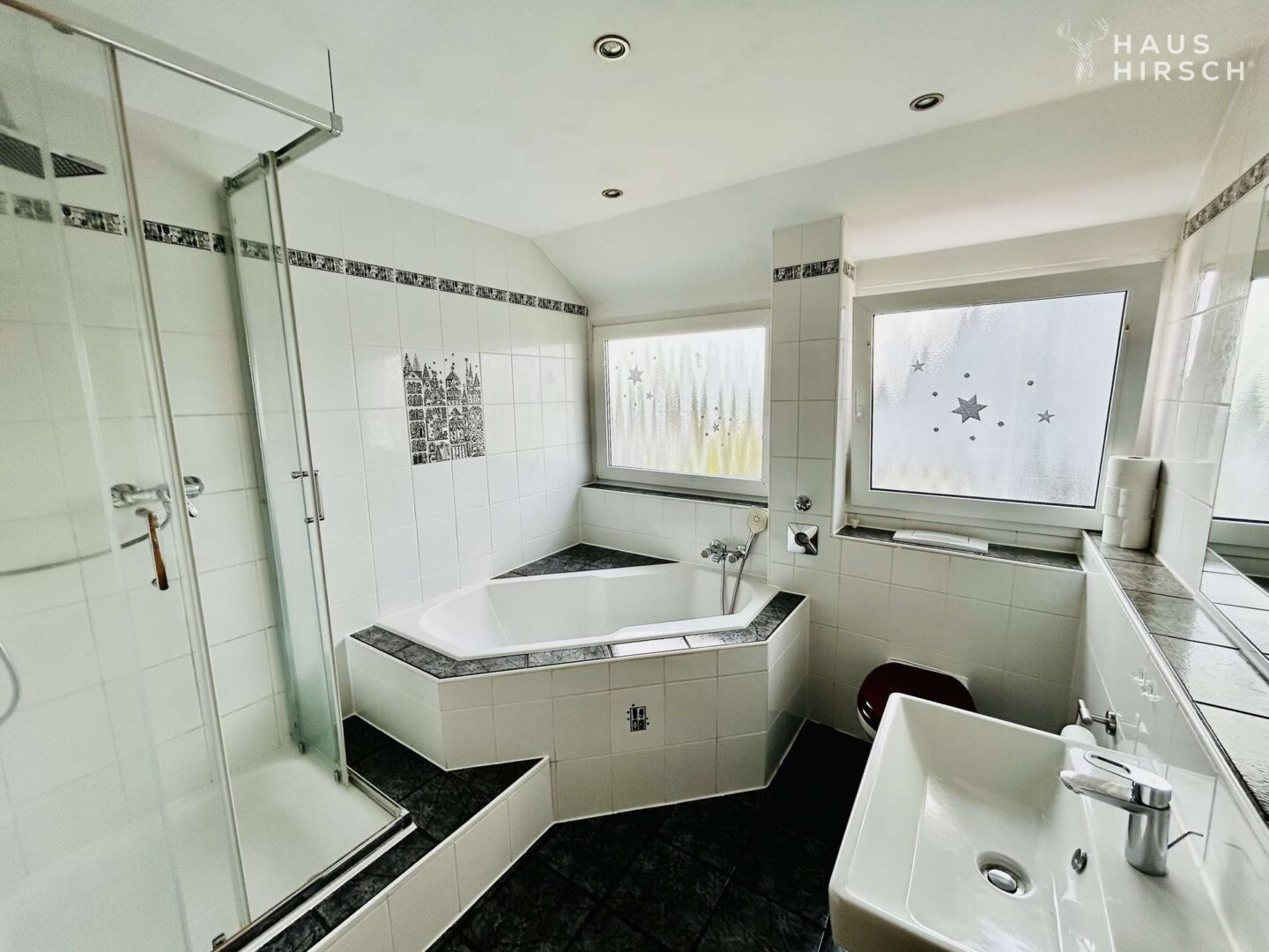 Bad mit Wanne u. Dusche