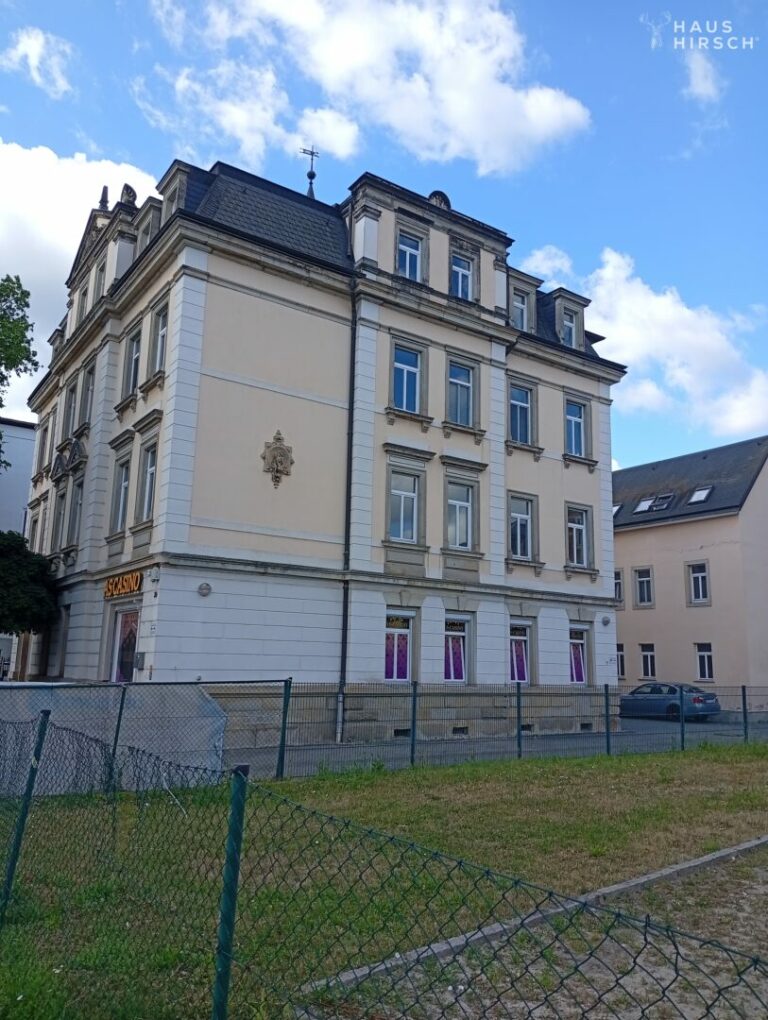 Rechte Seitenansicht vom Nachbargrundstück