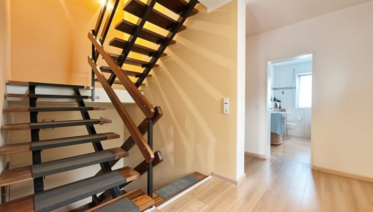 Treppenhaus 1. OG -> 2. OG