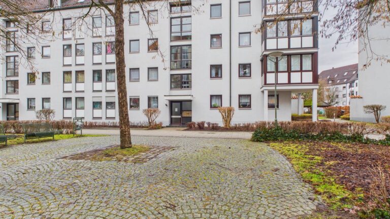 CAM03647G0-PR0113-STILL001-thumbnail-h750-70