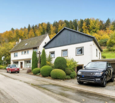 Gebäudeansicht Straße