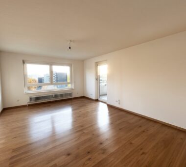 Wohnzimmer Mit Zugang Zum Balkon