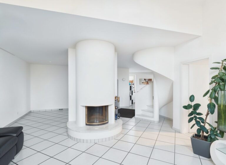 WE1 Wohnzimmer Kamin