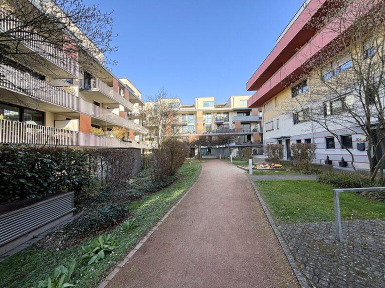 Attraktiv gestalteter Außenbereich