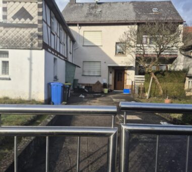 Von Der Straße Aus ...