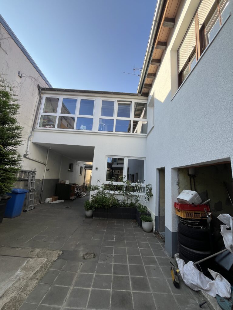 Innenhof, Haus von außen