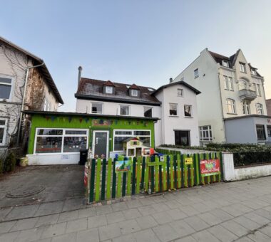 Hausansicht Mit Blick Zur Kita