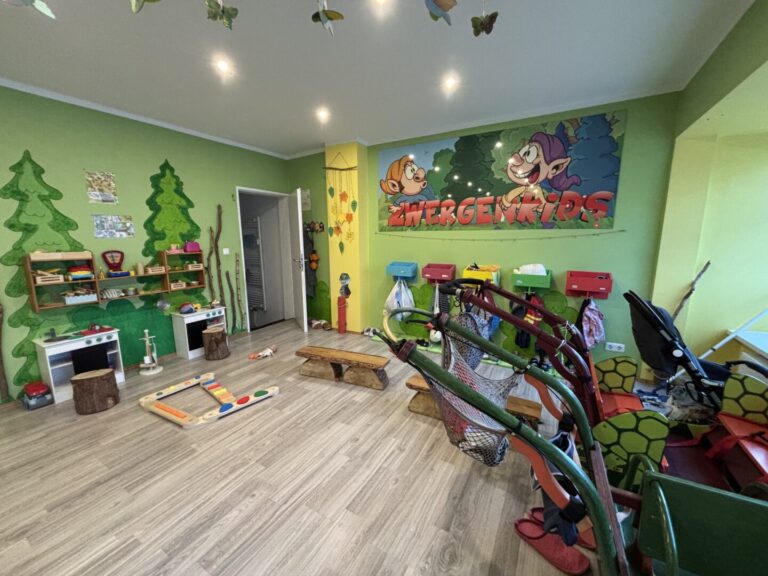 Kita Eingangsbereich rechts