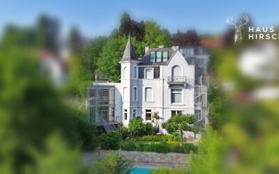 Immobilien 8 Außenansicht Villa (Hangseite)