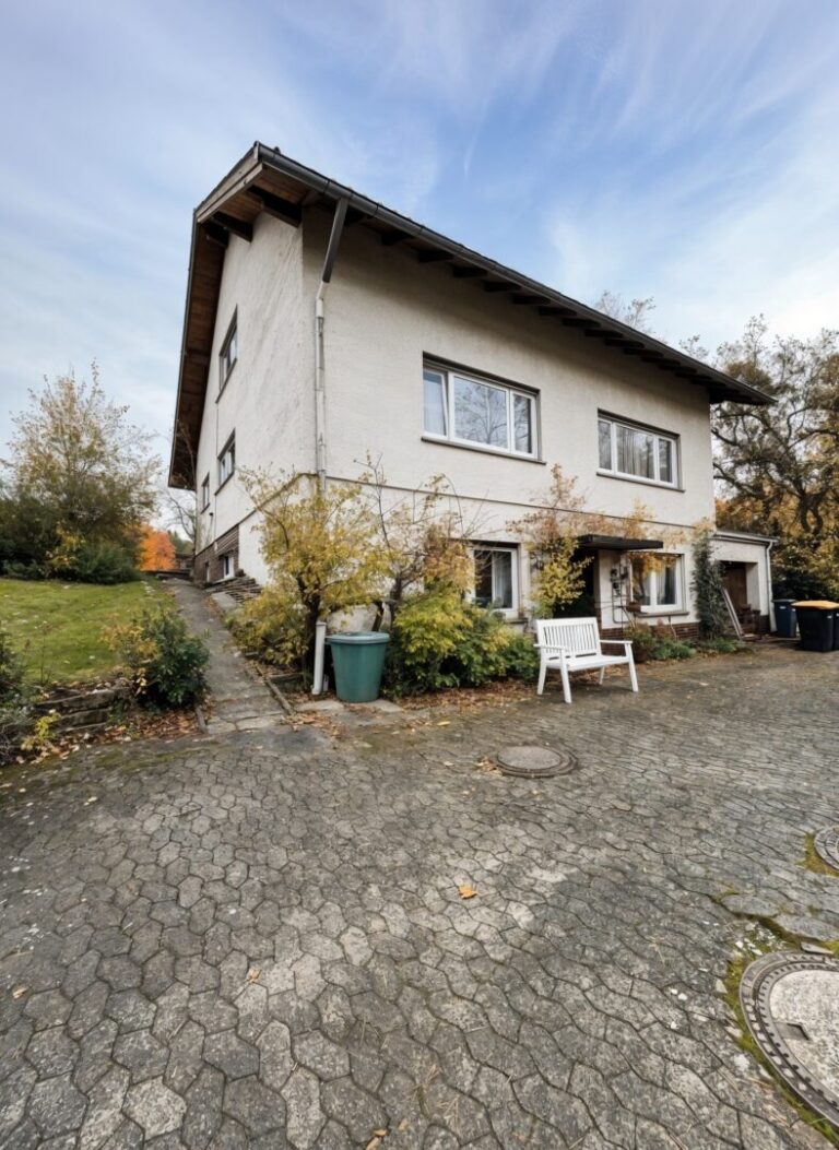 Hof und Vorderansicht aktuell