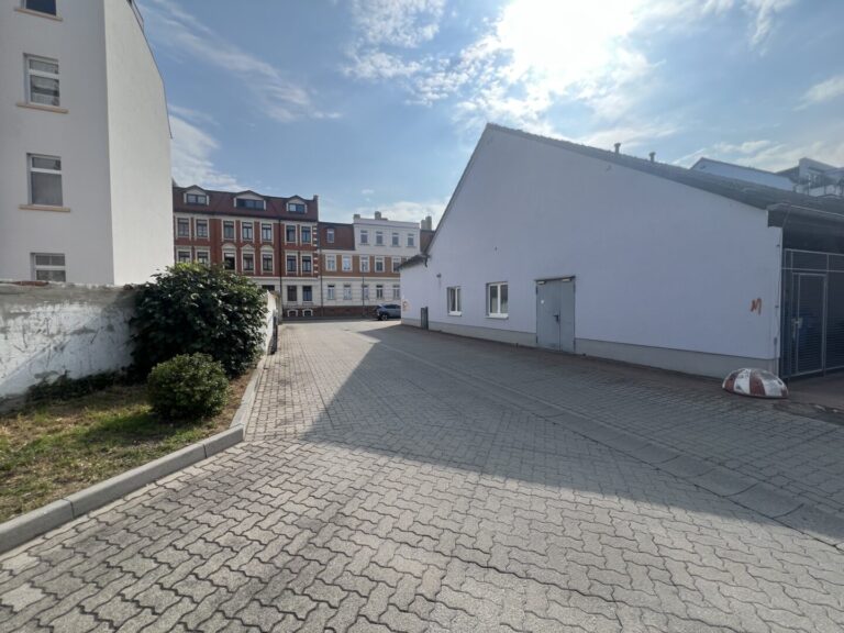 Einfahrt auf Parkplatz