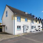 Hausansicht Mit Carport