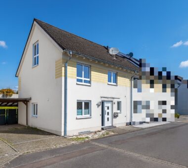 Hausansicht Mit Carport