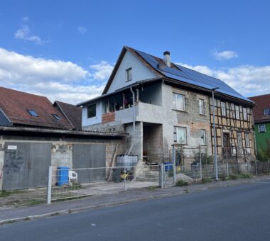 Ansicht Seitlich Mit Balkon Und Garage