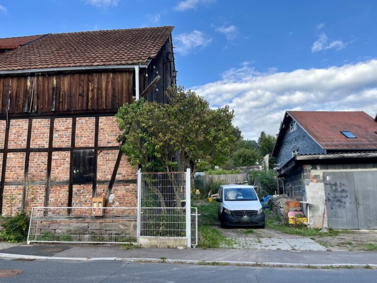 Ansicht Scheune und Einfahrt