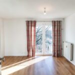 Heller Wohn- Und Schlafraum