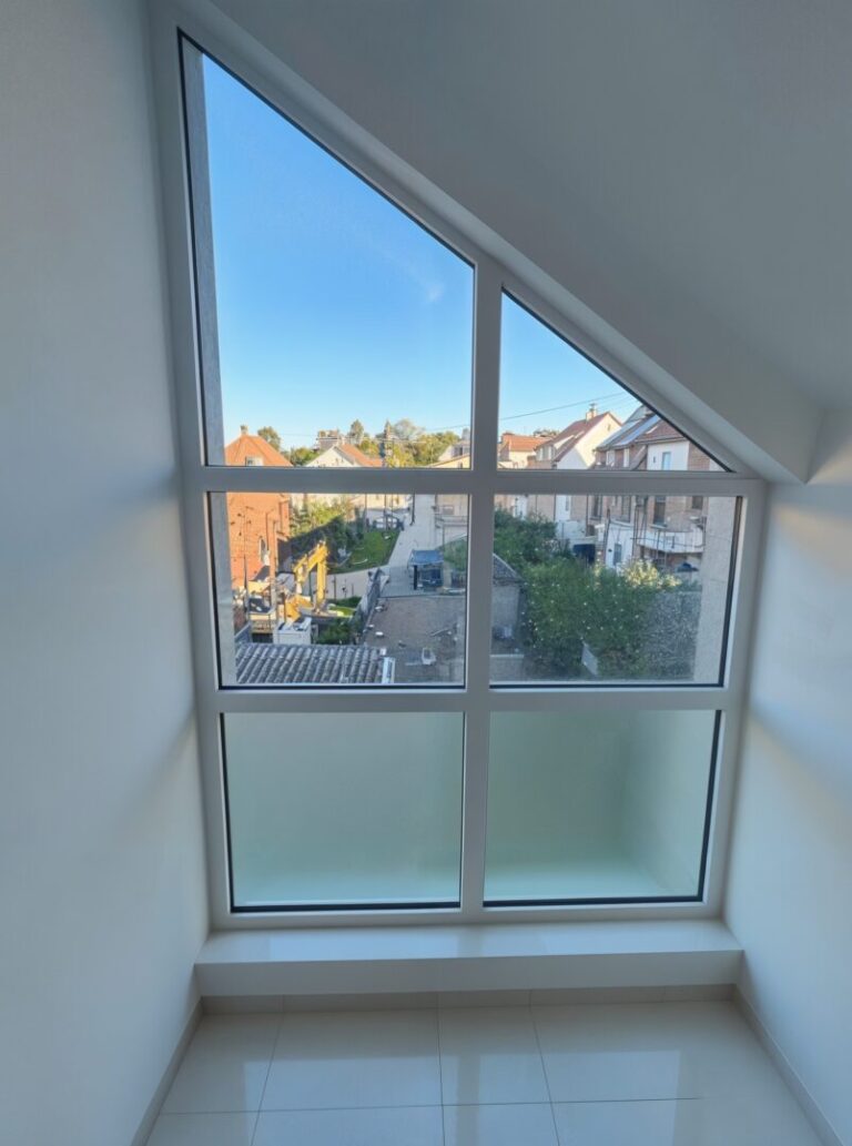 Treppenaufgang neue Glasfront