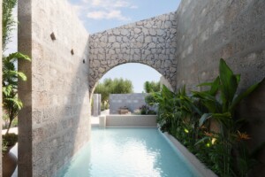 swimmingpool-privacy-muro-modern-townhouse-touch-of-rustic